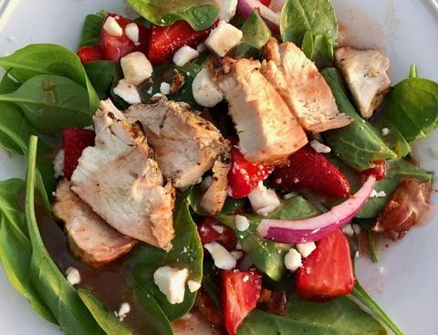 Howell’s Mercantile Strawberry Vinaigrette Salad with Grilled Chicken