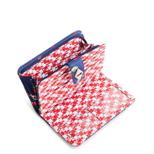 Turnlock Wallet Cherry Picking in Premium Cotton