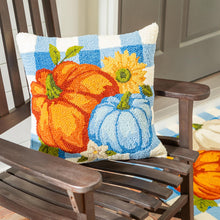 Indoor/Outdoor Pumpkin Patch Hooked Polypropylene Throw Pillow 18"x18"