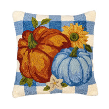 Indoor/Outdoor Pumpkin Patch Hooked Polypropylene Throw Pillow 18"x18"